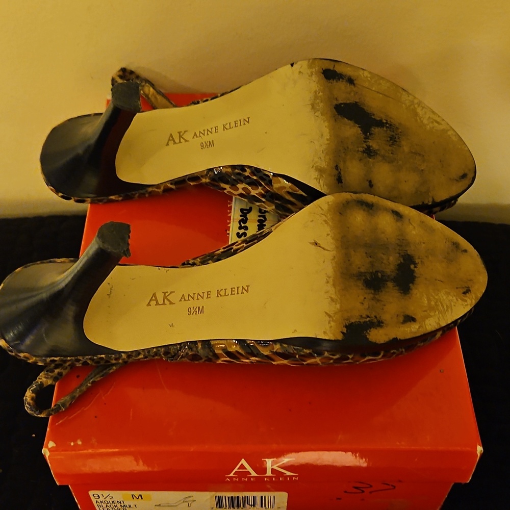 Anne Klein Patent Leather Snakeskin Peep Toe Sling Back Pumps 9-1/2 M - Picture 6 of 8